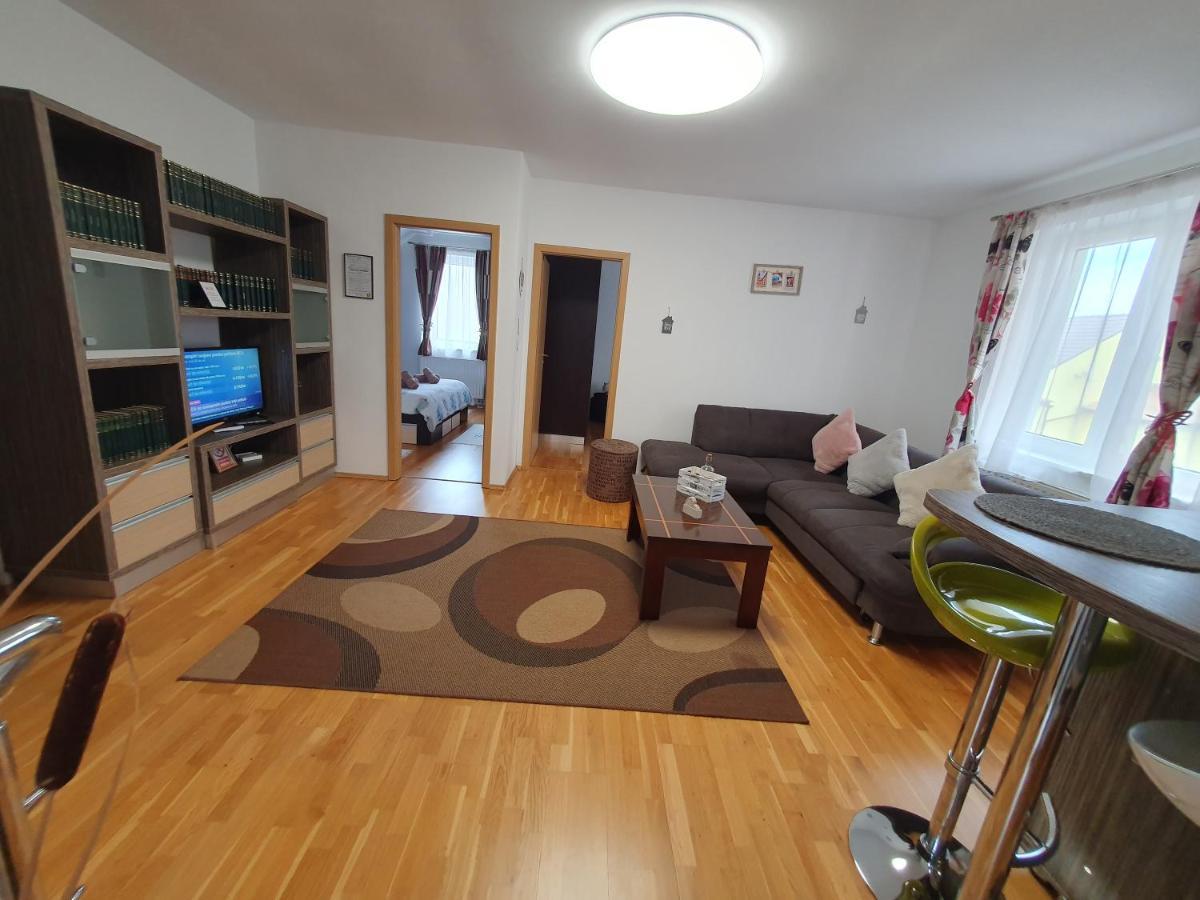 Smiley Apartment Sibiu Esterno foto